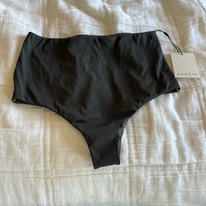 Acacia Seychelles ribbed bottom